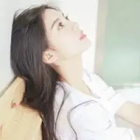 qq头像女生歪头_感情像风,来去无踪
