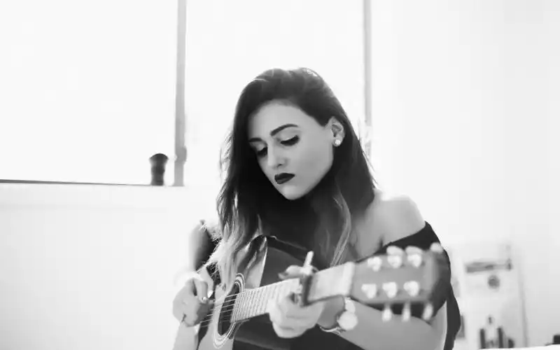 性感欧美美女黑白风格桌面壁纸