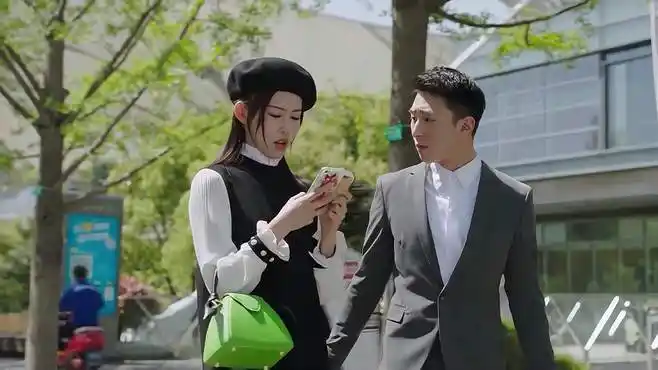 亲爱的热爱的:佟年不见了?蓝莓第一个想到老韩,不愧是闺蜜!