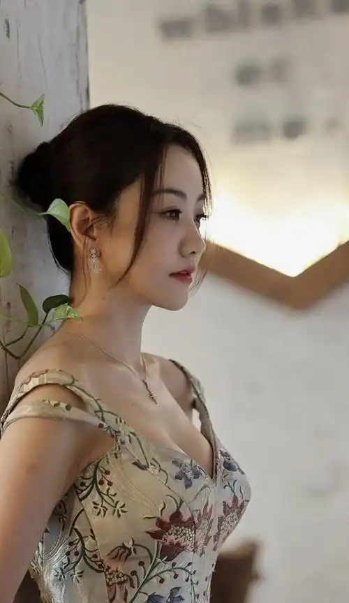 杨蓉写真精选魅力四射令人着迷