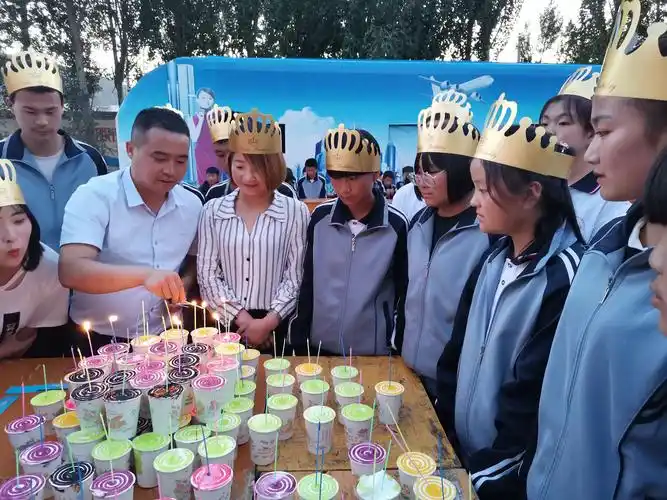 集体庆生日 浓情满心间--古浪宏伟技术学校全体学生集体生日派对