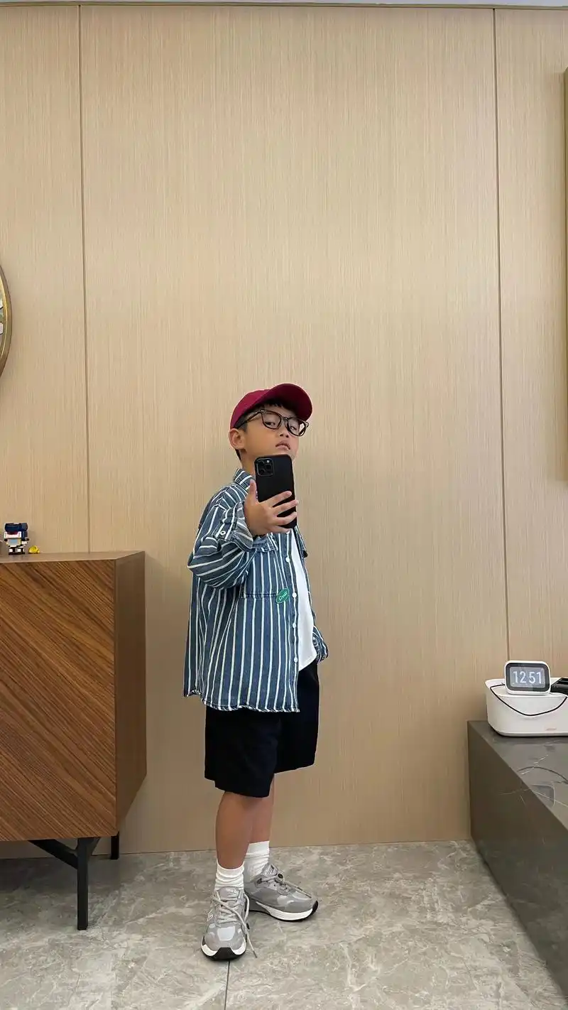 何沐阳最近对自己的长相感到困扰 甚至难过.