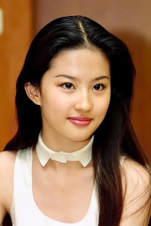 15岁的刘亦菲有多美