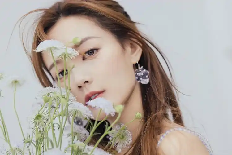 p>李一桐,1990年9月6日出生于山东省济南市,中国内地女演员,毕业于 a