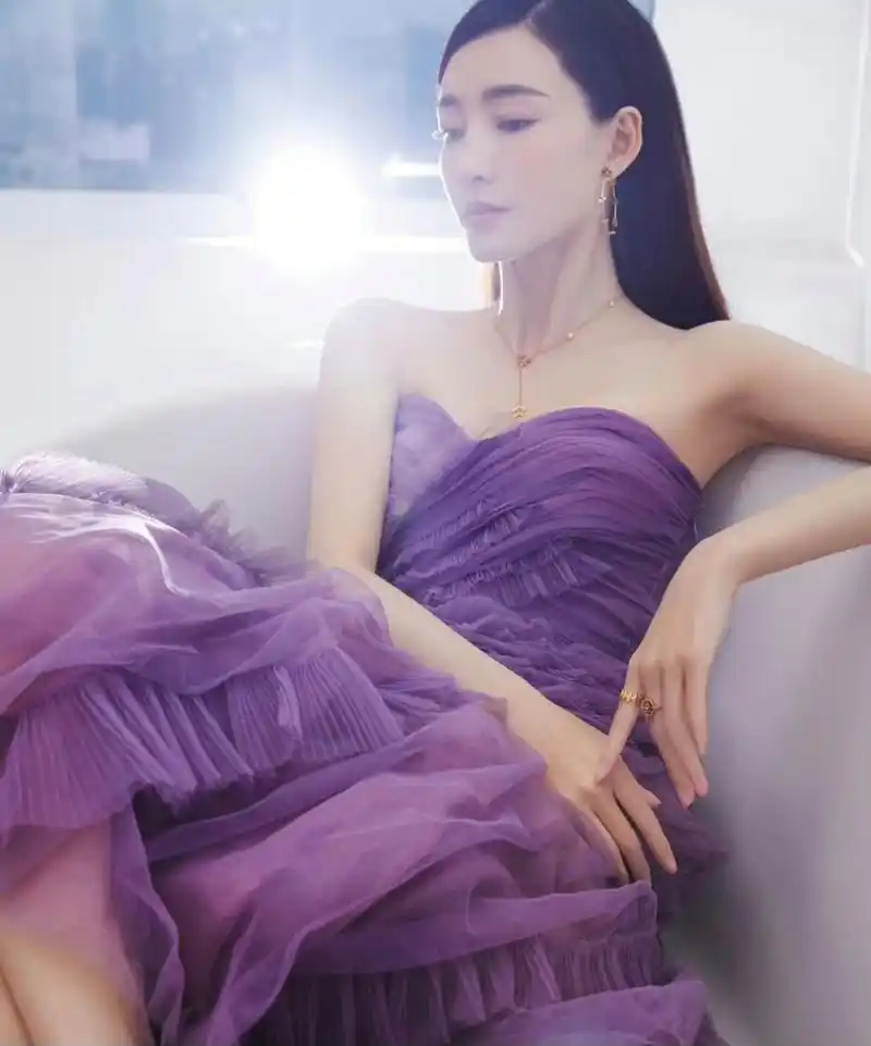 紫色抹胸纱裙,仙气十足! #王丽坤