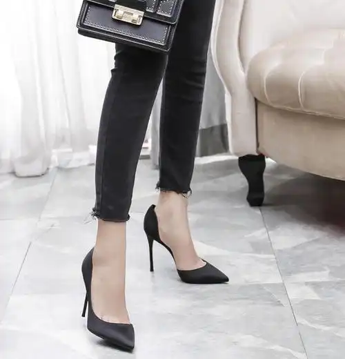 当丝绸遇见高跟鞋,低调奢华又不乏高贵气质,你就是女王