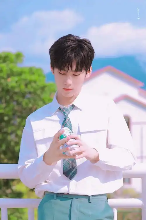 优酸乳品牌代言人张真源