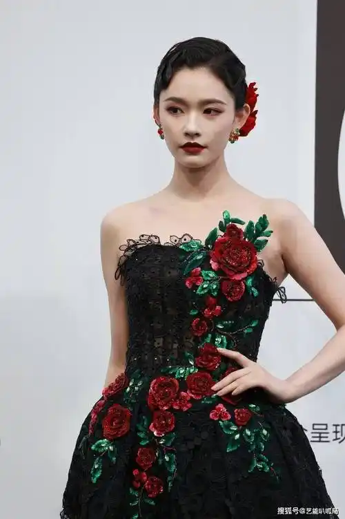 上海这一夜,女明星的"瘦"不再吃香,却被"粗线条"的宋佳惊艳