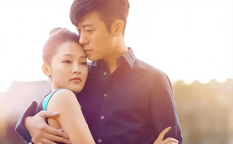 "笨蛋美人"李沁:与杨洋十指紧扣,遭王大陆魏大勋揩油却不反抗_节目