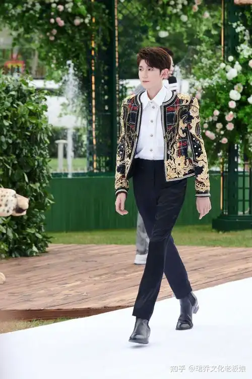 能否说说王源身材咋样带图的