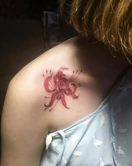彼岸花纹身图片_胸部纹身图案