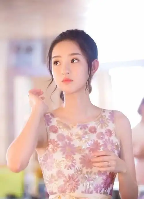 少年派那个"邓小琪"出身不简单,舞蹈学院出身,气质仙女下凡!_网易订阅