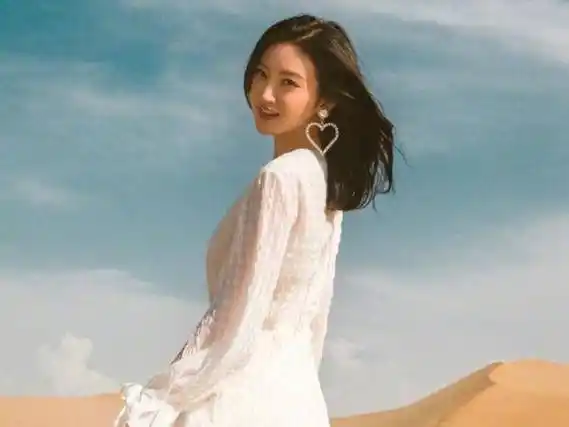 有种"惊艳"叫景甜的生图,这身高确定有167?_古力娜扎_相片_长相