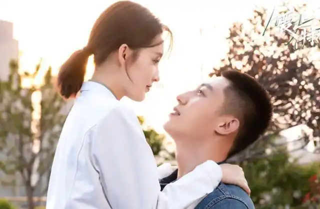 没有肌肉就别想着演猛男了,黄景瑜轻松举起李沁的操作,直接打脸了多少