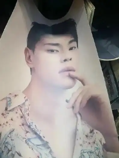 邓伦丑照曝光千万不要卷着放明星照片哈哈哈笑死我了