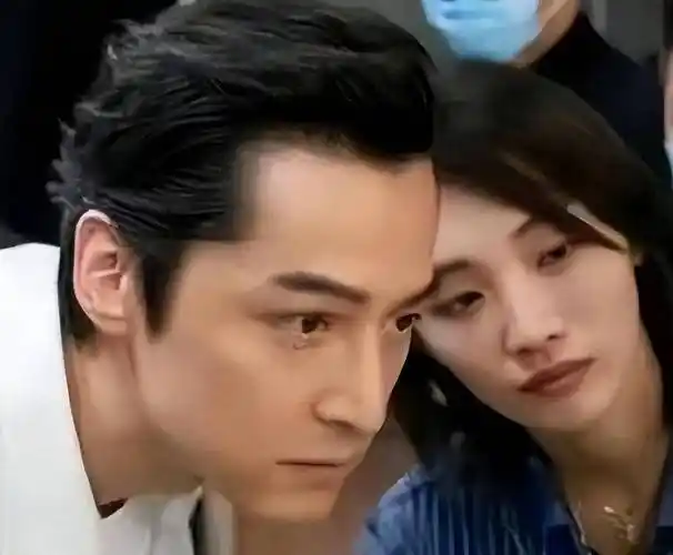 胡歌带老婆游西藏大包小包自己拿好男人无疑