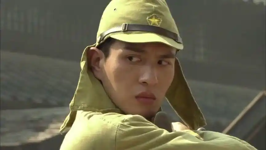 窦小凡以为杀了梁飞,不料凯文早在炸弹上做了手脚,救了梁飞一命