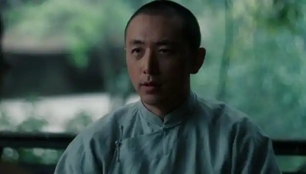 因为有王劲松和陈道明等前辈珠玉在前,不知道白客的压力到底是大不大