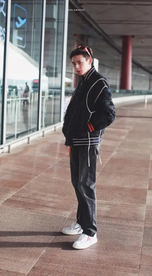 小鬼王琳凯江苏卫视跨年演唱会