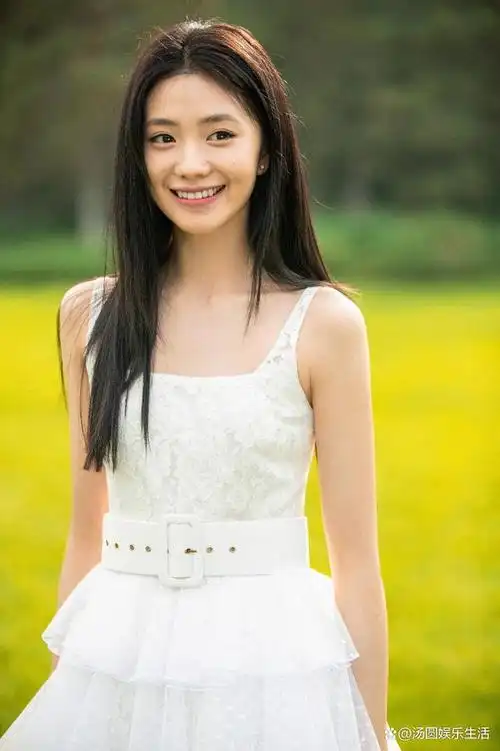 刘浩存是一名颜值和演技都在线,非常有潜力的娱乐圈小花.