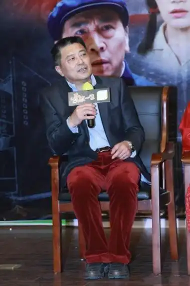 图赵玲琪的老公贾新光两人为新戏助阵