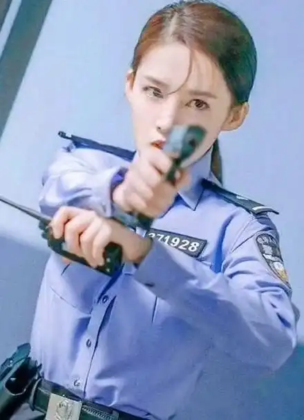 亲爱的戎装 《李沁》《黄景瑜》