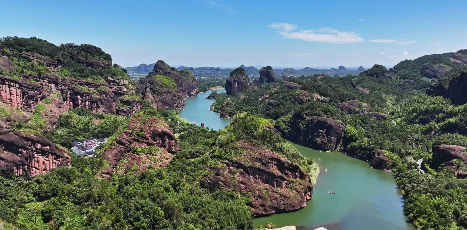 龙虎山景区依托青山绿水打造避暑景区,景点,吸引全国各地游客纷至沓来