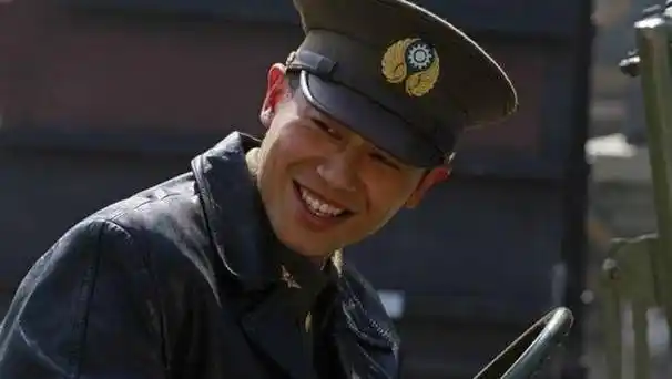 原创原创5位男星军装照杨洋最惊艳朱亚文可爱他美得让人窒息