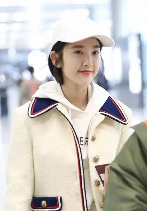 原创唐艺昕经常留一头短发爱笑的她干练有魅力