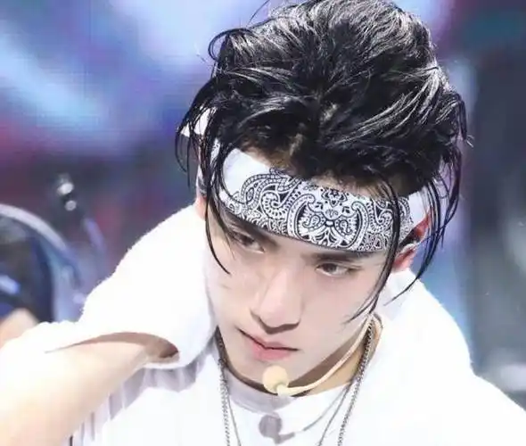 百分九湿发造型,黄明昊很酷,尤长靖日常,看到小鬼:心动了!