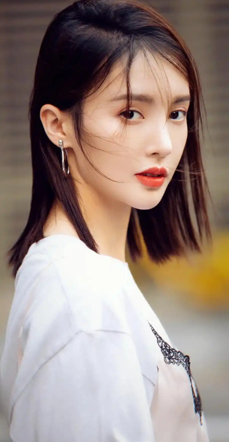 金晨:端庄秀丽,貌美如花