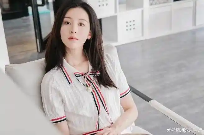 原创张子枫爱渣男王宝强秀恩爱董洁疑日久生情1天7个瓜太乱了