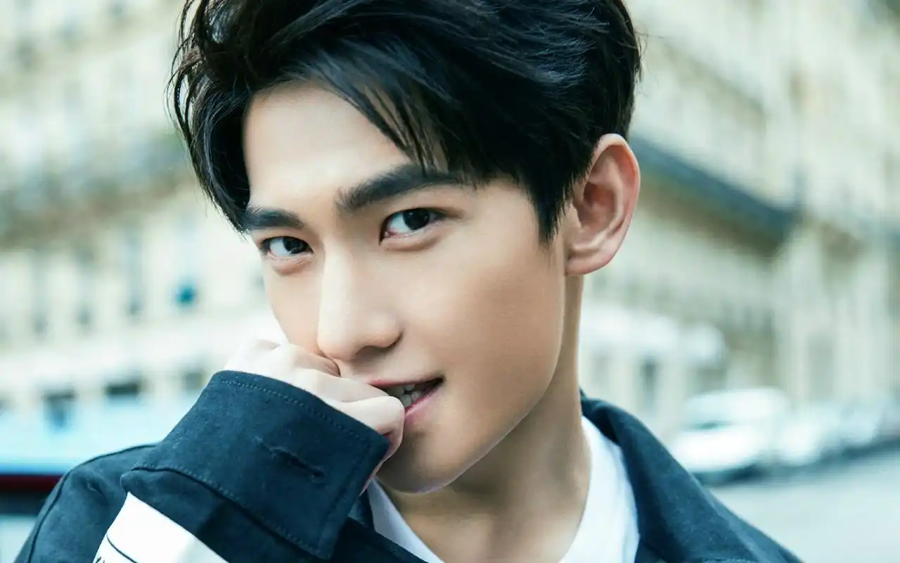 明星帅哥杨洋壁纸_帅气的美男子