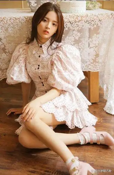 25岁杨超越,身材如此饱满性感!这也太辣了吧!