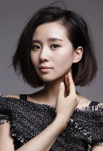 脑门大女生梳什么发型 减龄又显潮女生短发图片