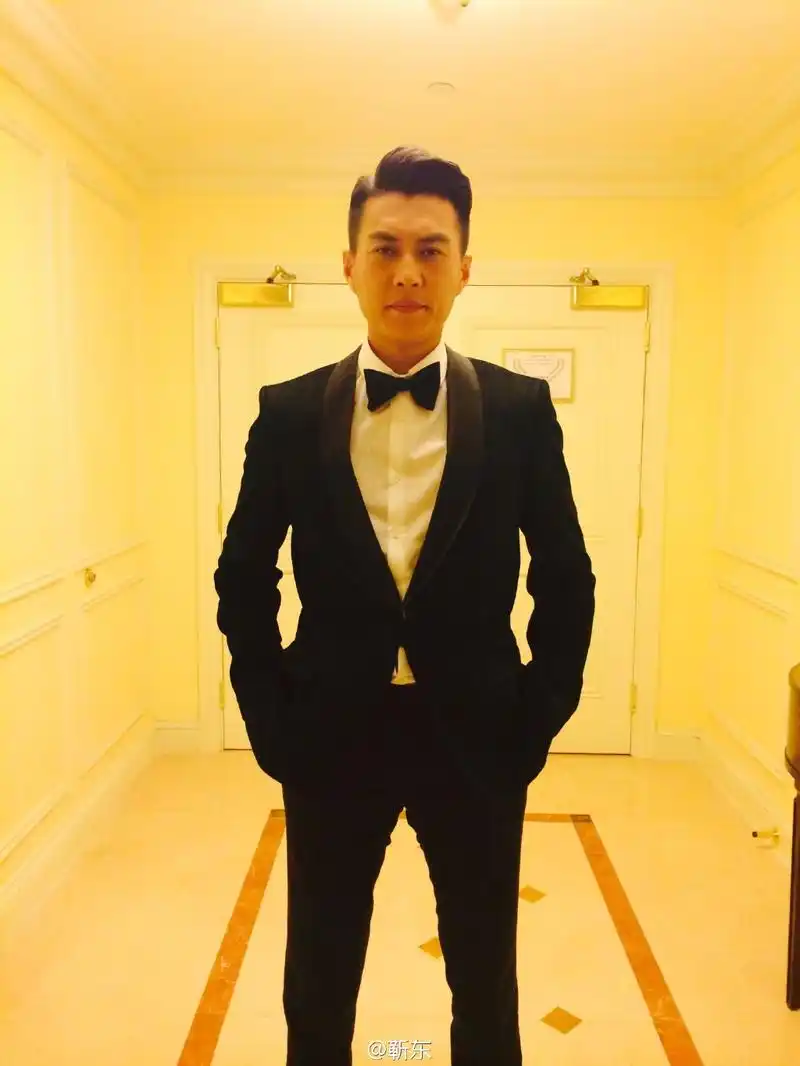 靳东:成熟稳重魅力非凡,尽显男人魅力!