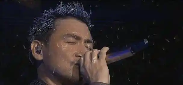 原创59岁张学友罕见出镜胡子花白让人感慨一代歌神终归老去