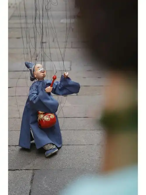 的戏台邀请漳州市区的团队来演出不过那应该是布袋木偶再之后这一切就