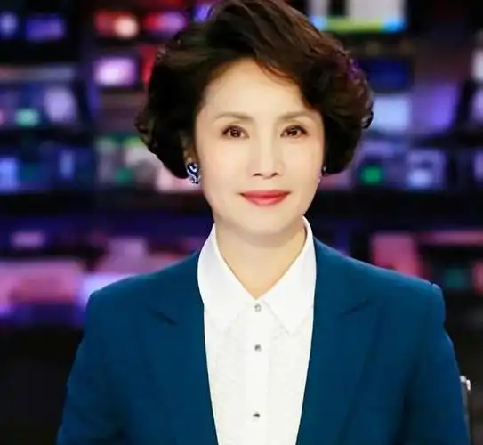 喻户晓的主持人,她自从进入央视以来一直担任《中国新闻》的主持工作