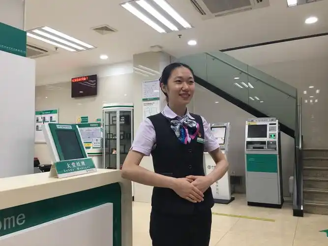 大堂经理定点站位,来有迎,走有送.