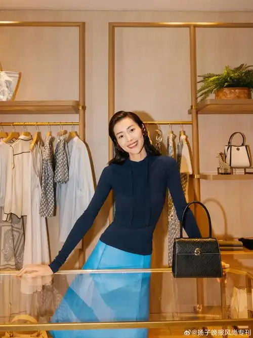 7月30日,@toryburch汤丽柏琦官方微博于南京德基广场精品店举办2024