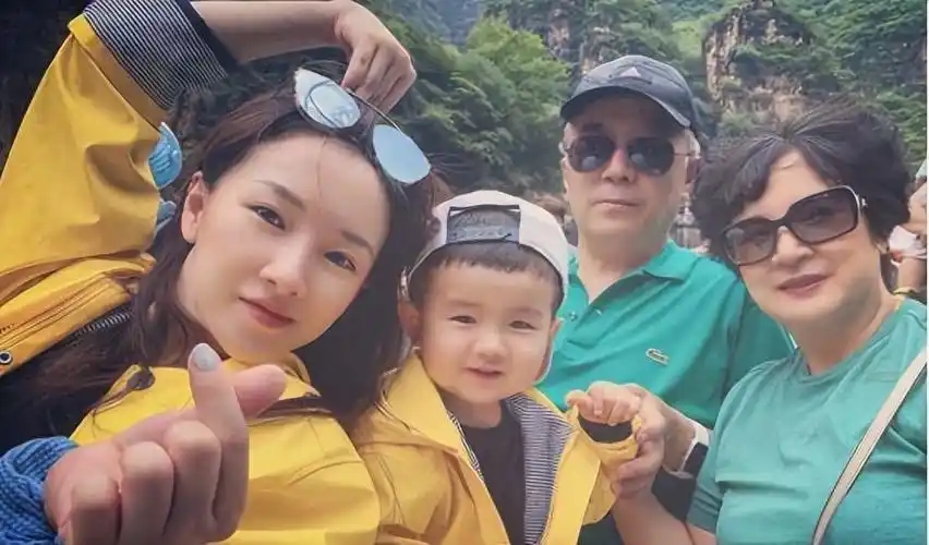 回顾朱亚文为何无法爆火原来无绯闻和敬业在名利圈才是原罪