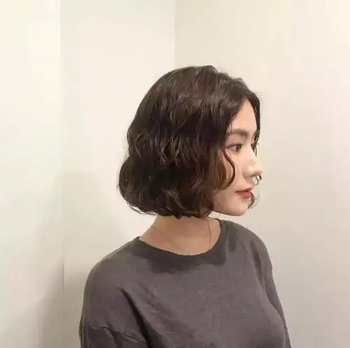 2019年流行这款"潮人都爱疯的短发烫发"