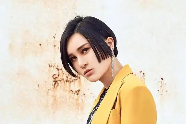 后来,尚雯婕每次登台的时候,展现给观众的造型都非常的雷人.