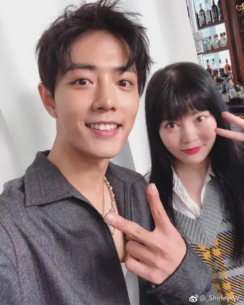 肖战和素人合影