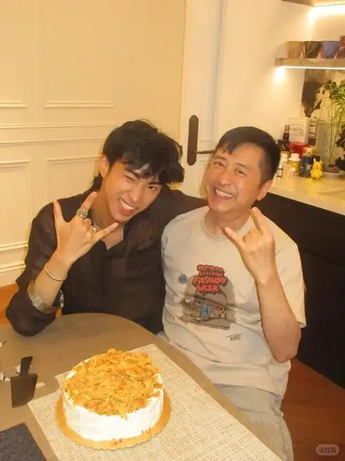 庾澄庆与伊能静罕见同框,首唱《你的模样》引网友热议:不愧是娃