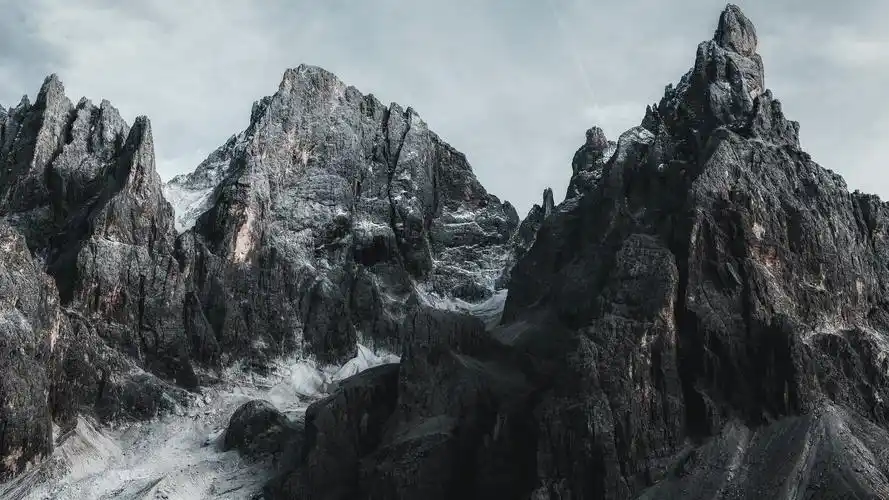 壮观唯美的山峰景色桌面壁纸_风景壁纸_壁纸下载_美桌网