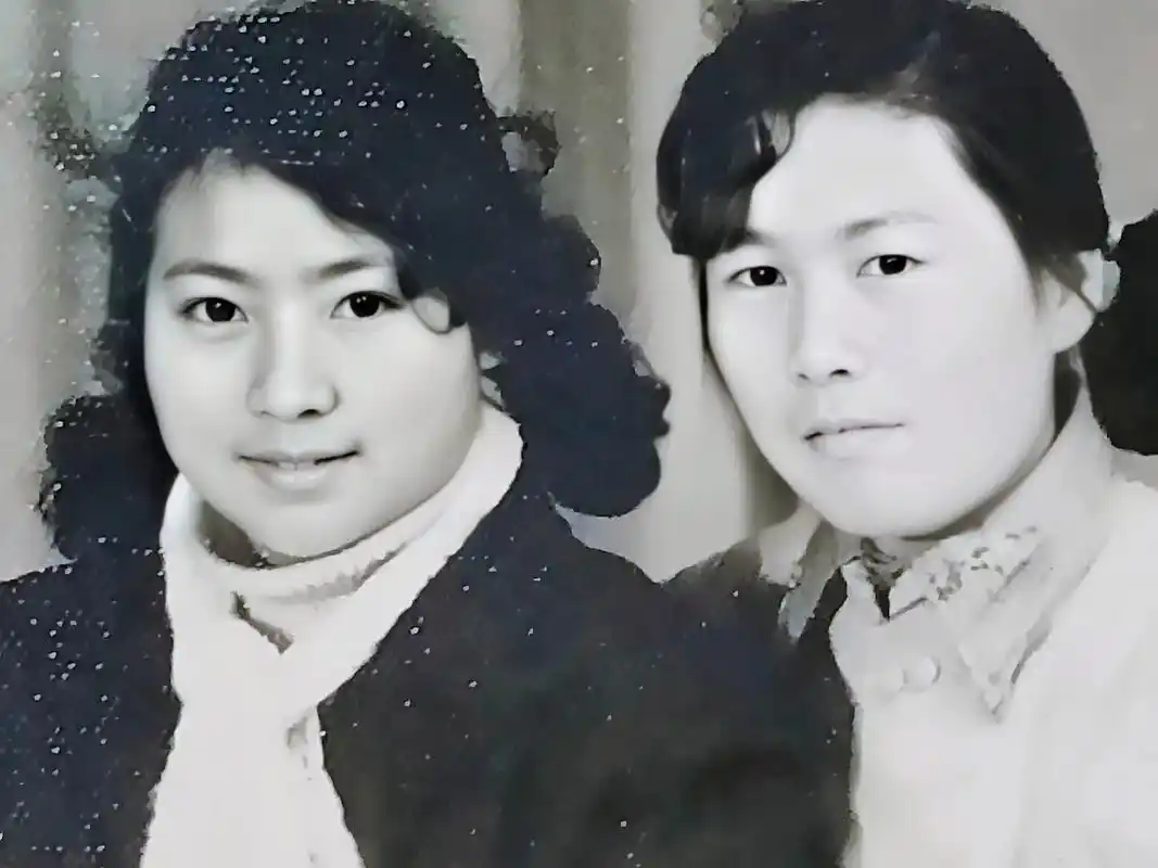 无意间翻出几张旧照片,一时感慨,回不去的青春#老照片的回忆  - 抖音