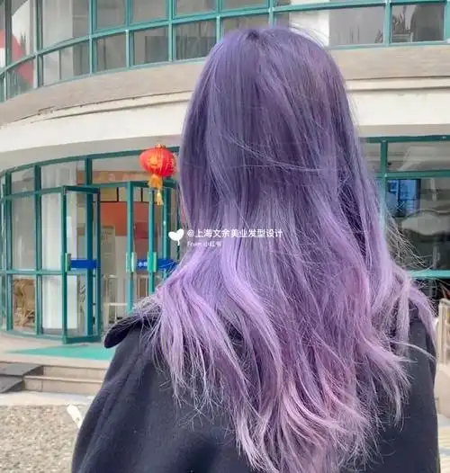 紫色的头发褪色也很好看
