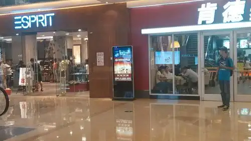 大型百货商场广告机应用